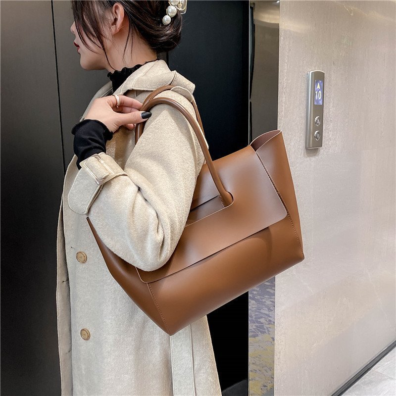 Retro Tote Shoulder Bag – Large Capacity PU Leather Handbag for Women